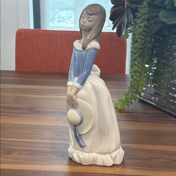 Tranquil Blue and White Art Sculpture